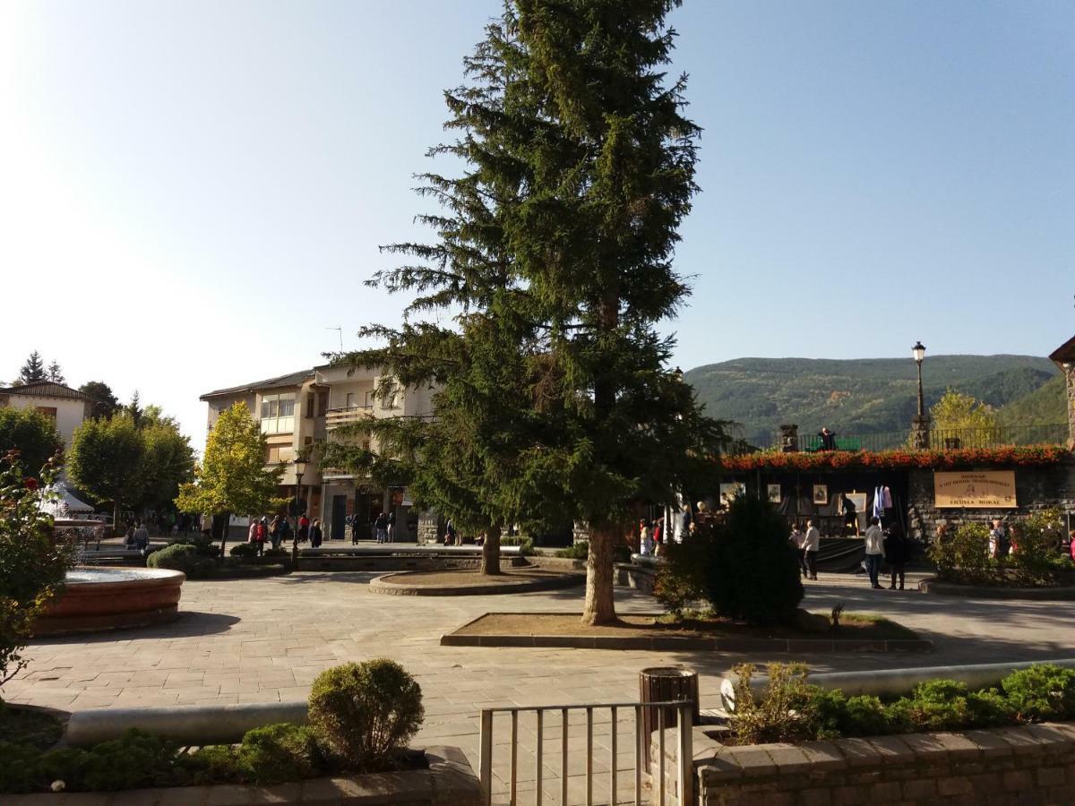 Best Biescas Tourist Home Buitenkant foto